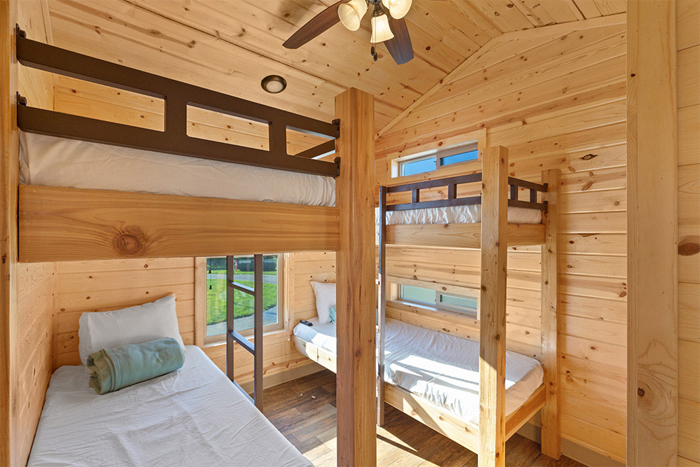 coastal deluxe cabin bunk