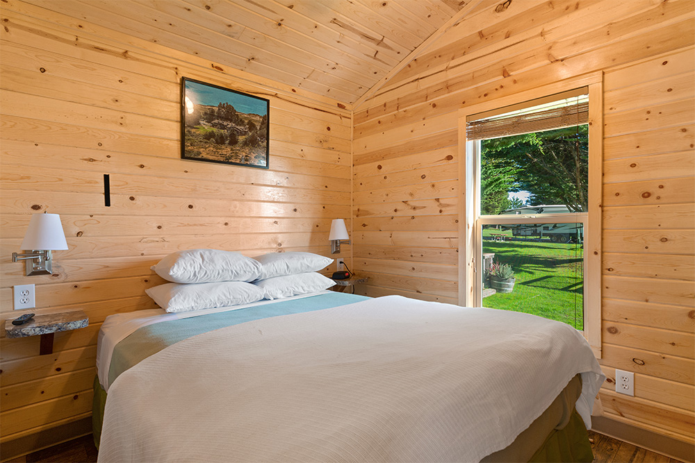 coastal deluxe cabin master